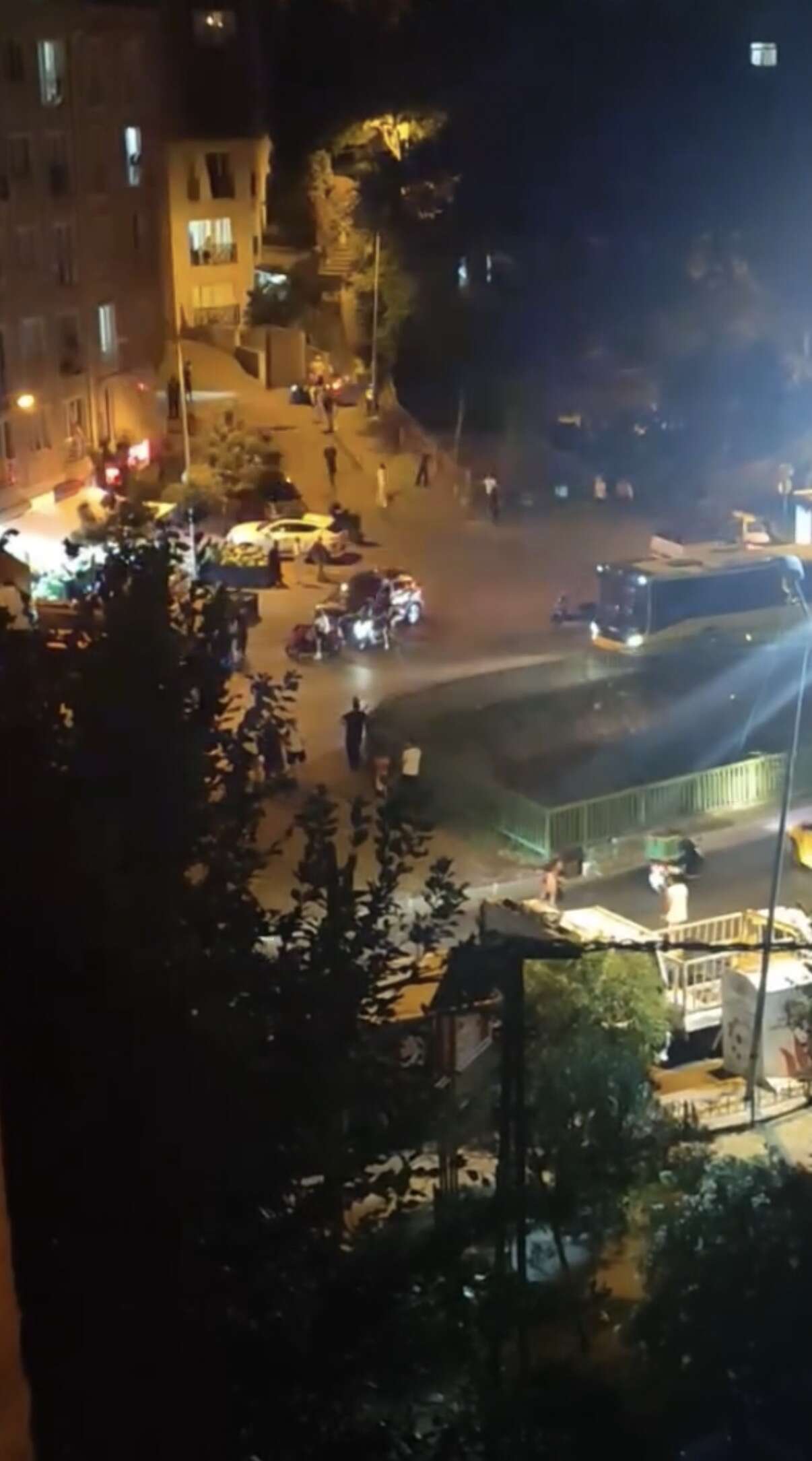 Çöp atma meselesinde kan aktı! Ablanın burnu kırıldı, kardeşi bıçaklandı 4